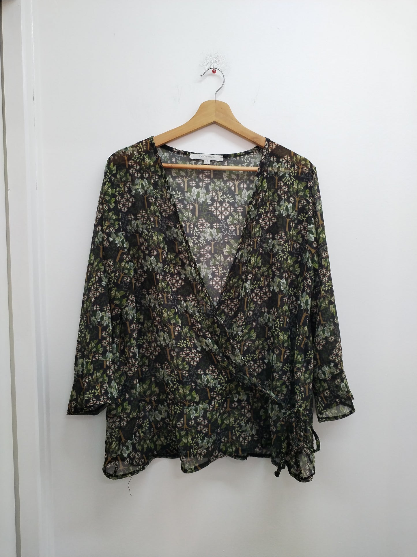 Tunique cache-cœur La Fée Maraboutée imprimée fleurie Taille 42