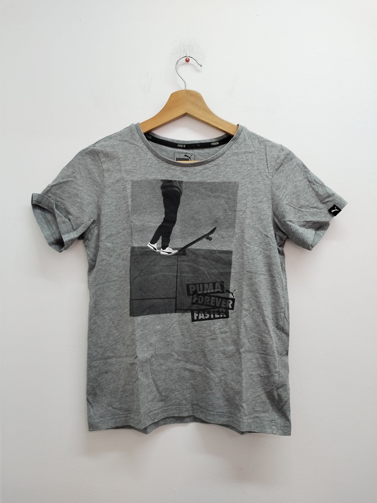 T-shirt Puma gris avec impression Taille 11-12 Ans