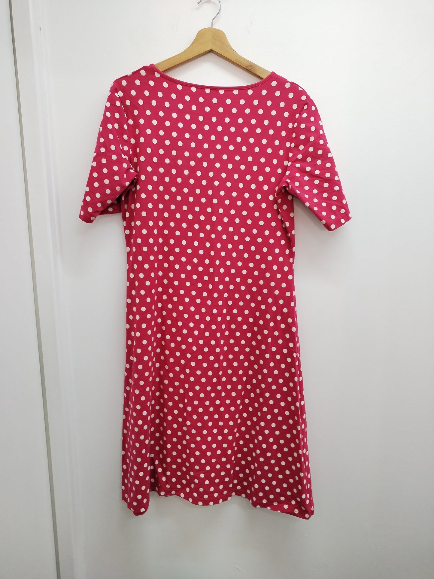 Robe manches courtes rouge à pois blancs Taille 46
