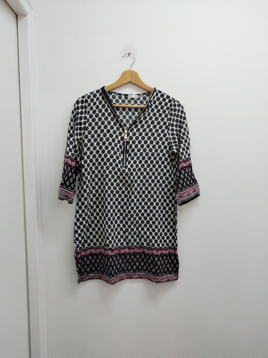Robe manches 3/4 Kaylia noire, blanche et bordeaux à motifs Taille M