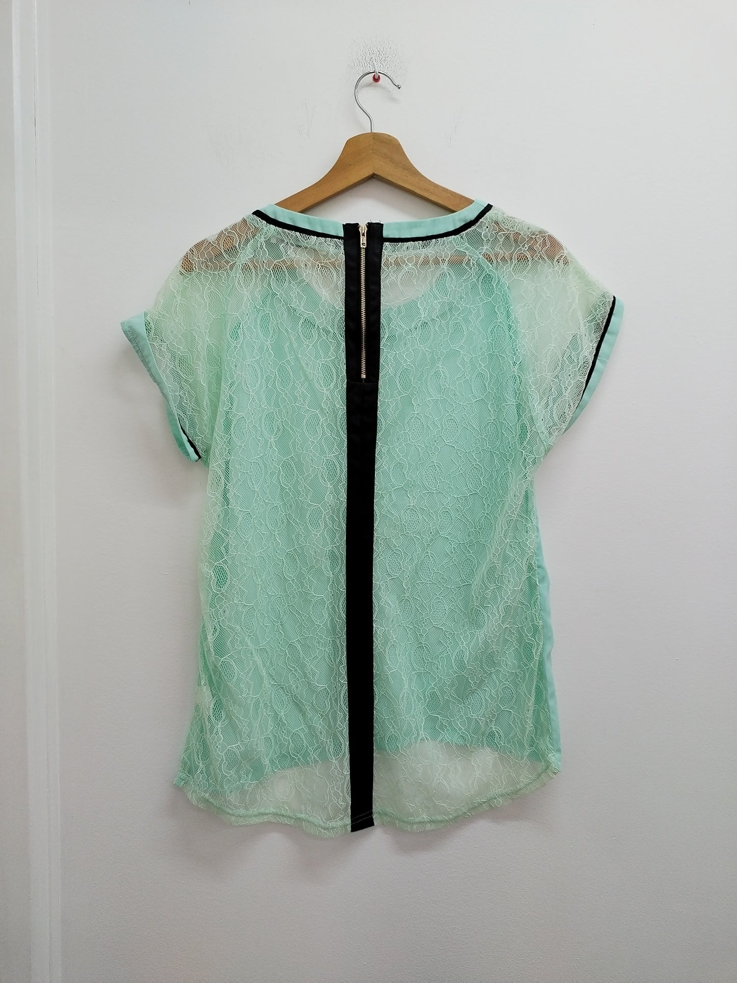 T-shirt Queen's vert d'eau avec dentelle dans le dos Taille M/L