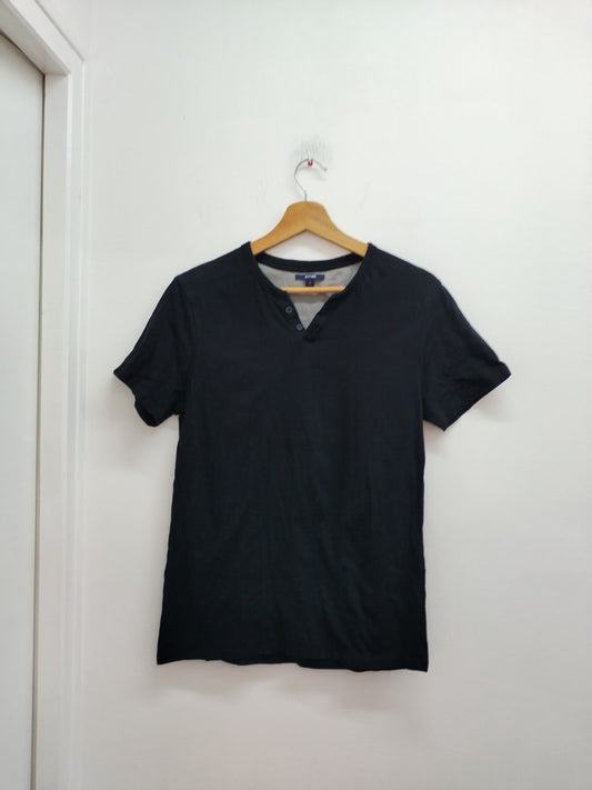 T-shirt Kiabi noir avec boutons Taille S