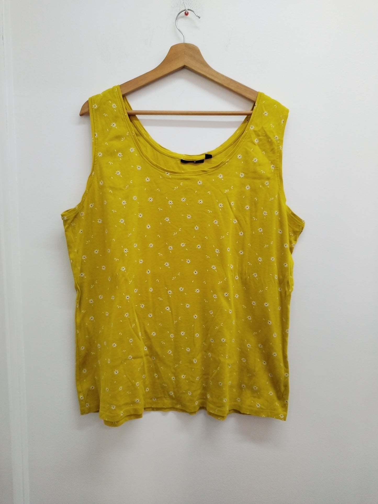 Débardeur Kiabi jaune fleuri Taille 54/56