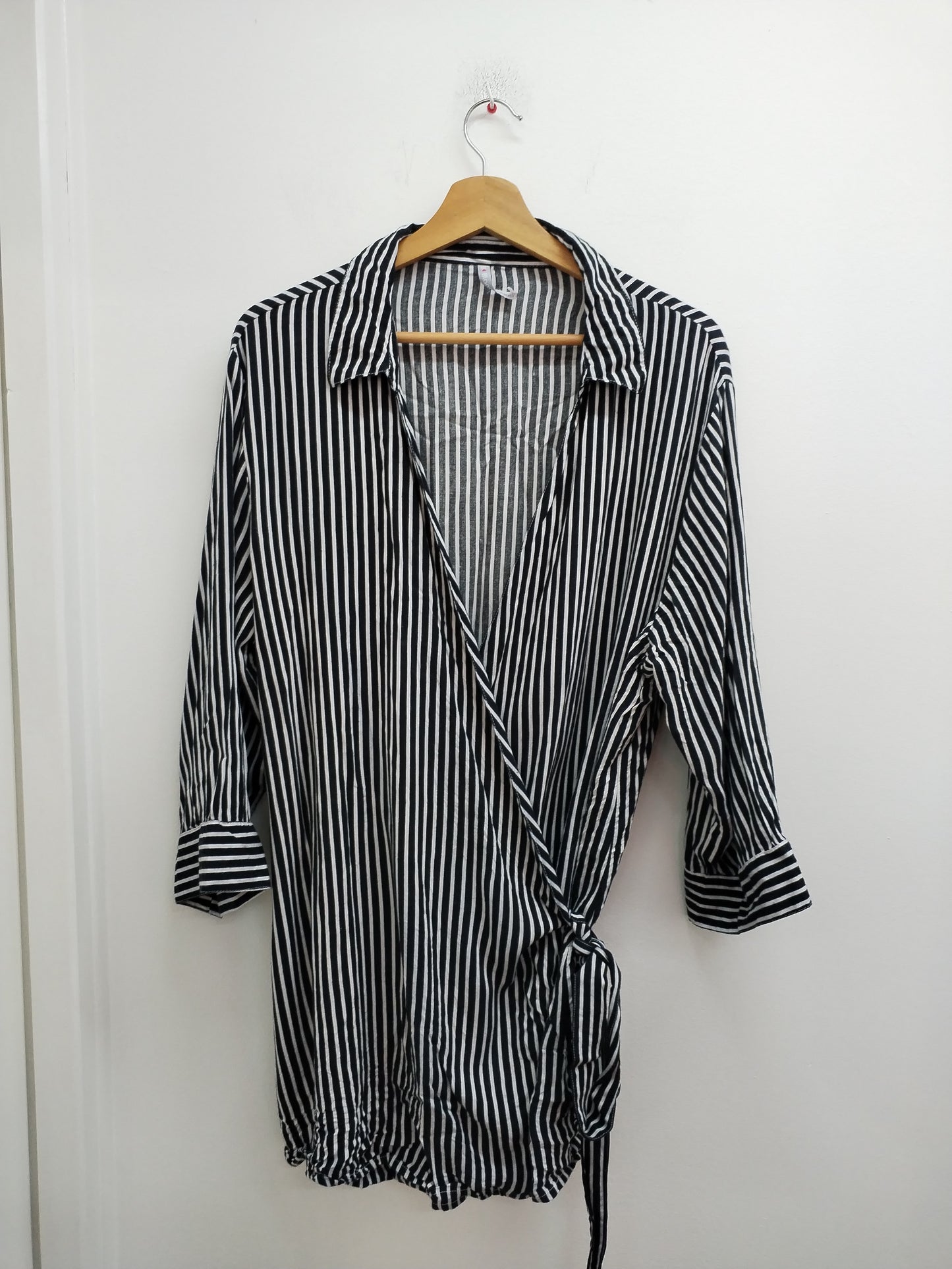 Chemise cache-cœur manches 3/4 Damart rayée noire et blanche Taille 52