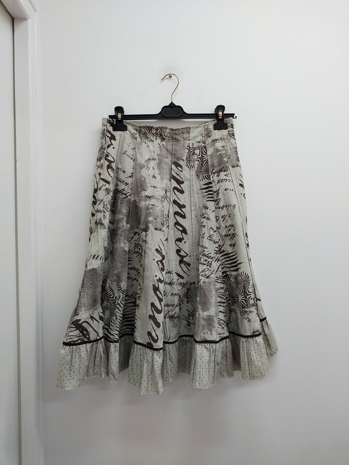 Jupe mi-longue beige à motifs marrons Taille 38