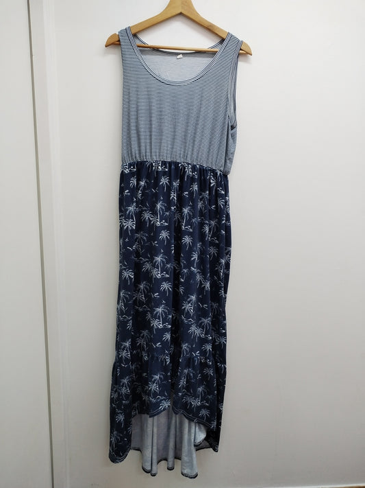 Robe longue sans manches asymétrique marine rayée et à motifs Taille L