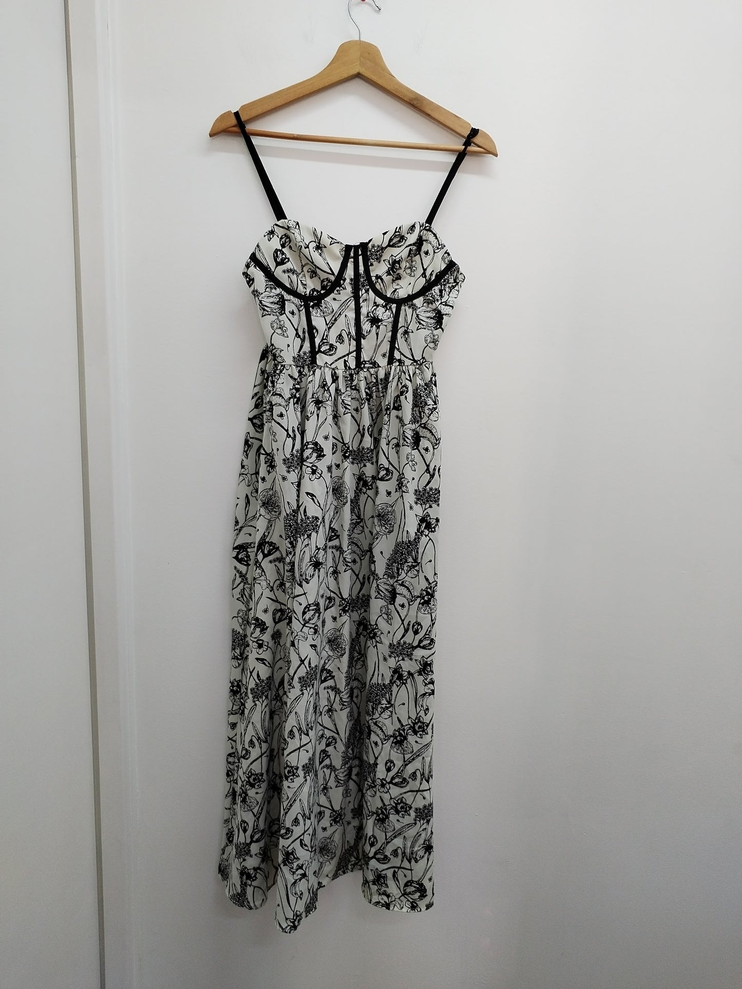 Robe longue à bretelles Shein blanche à motifs noirs Taille S