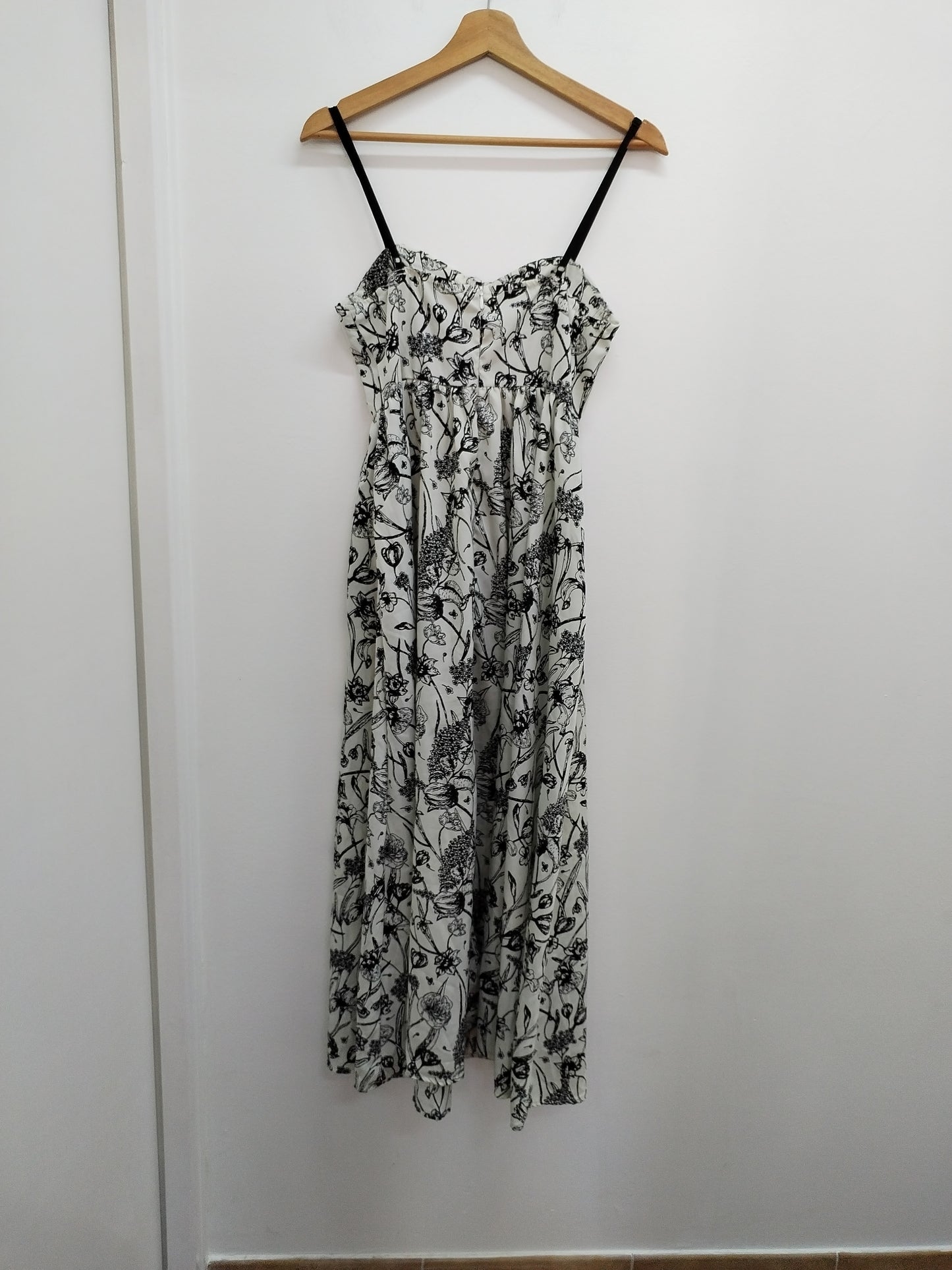 Robe longue à bretelles Shein blanche à motifs noirs Taille S