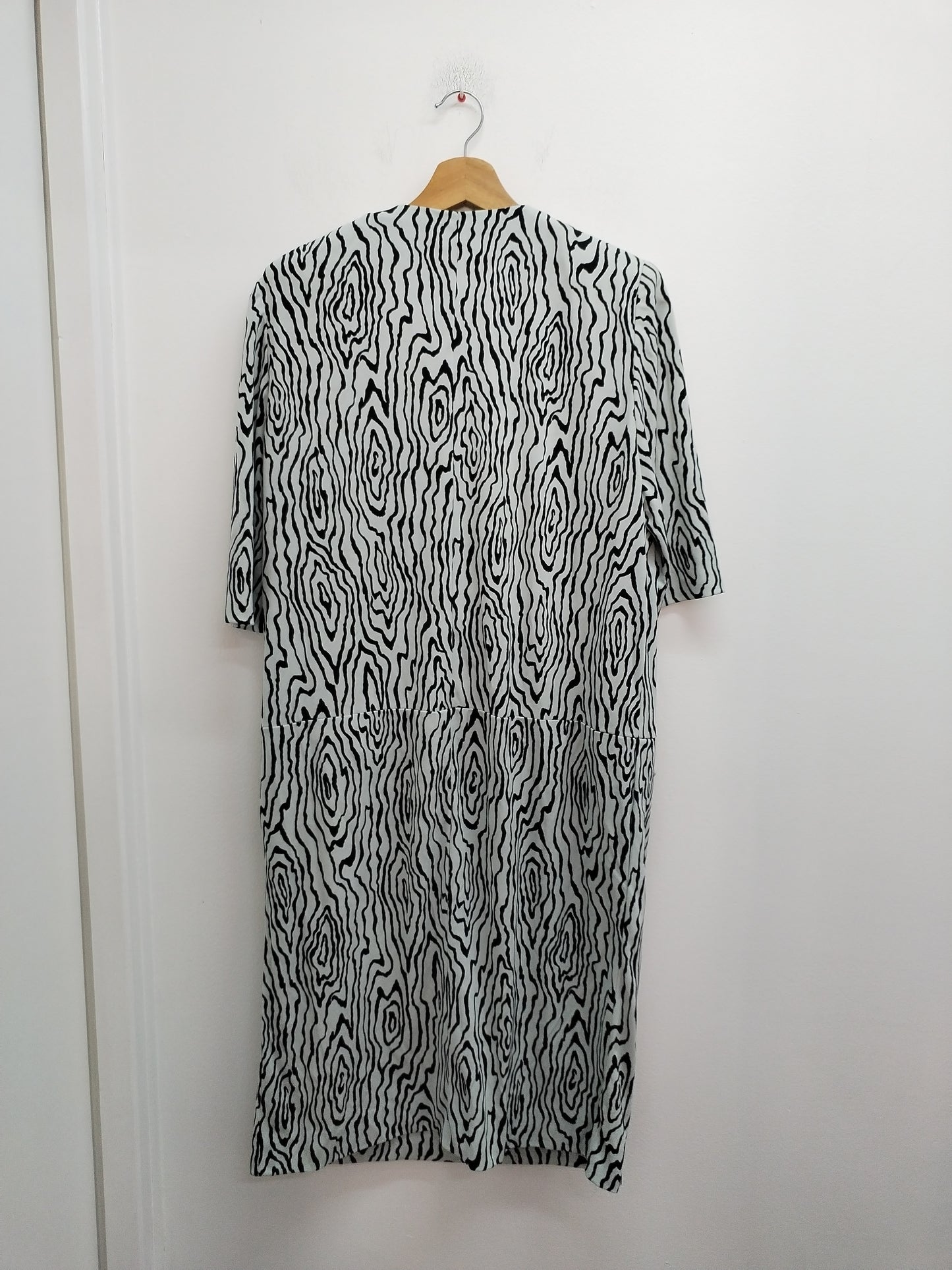 Robe manches courtes blanche à motifs noirs Taille XL