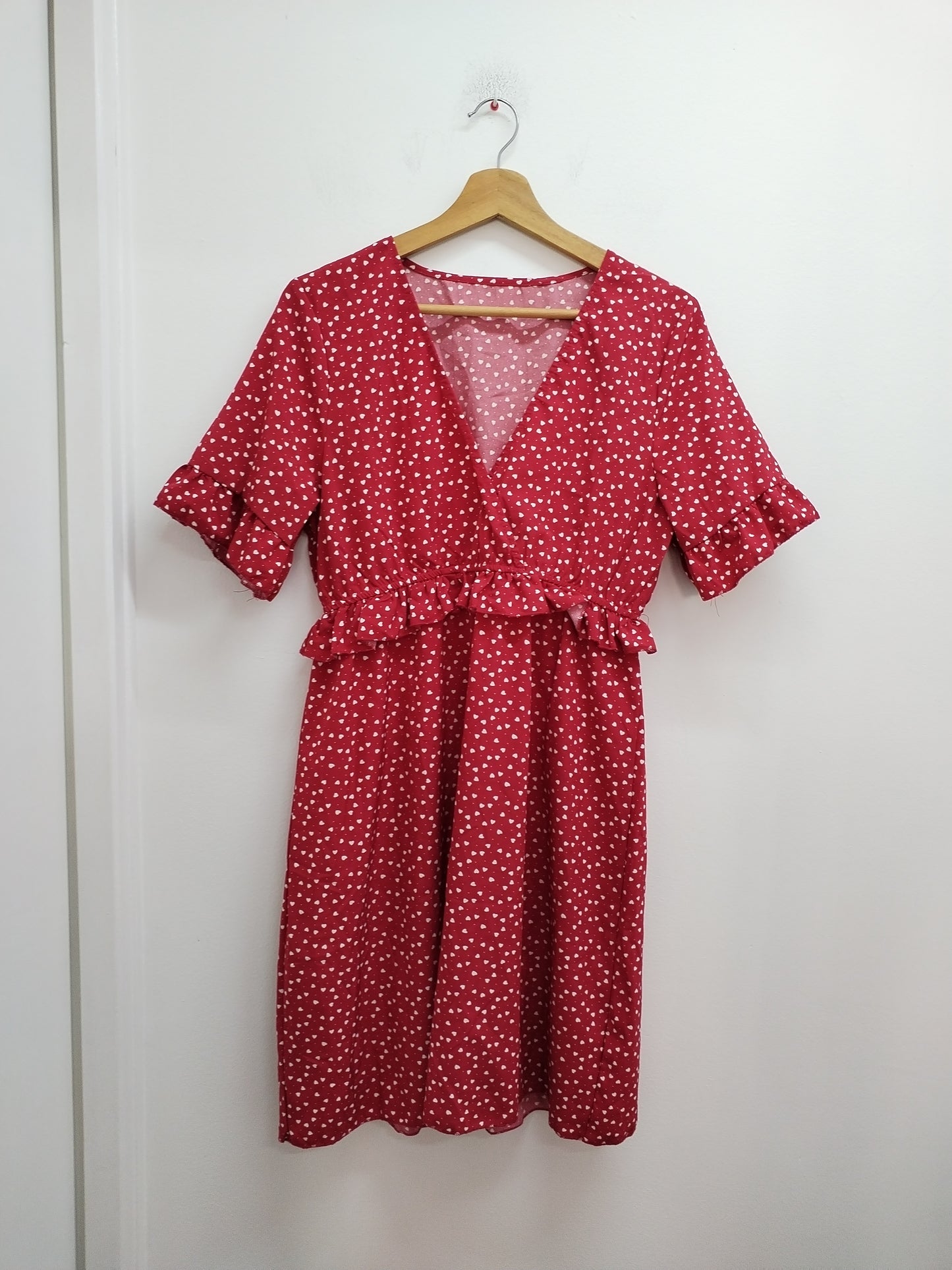 Robe manches courtes Shein rouge avec motifs cœurs Taille M