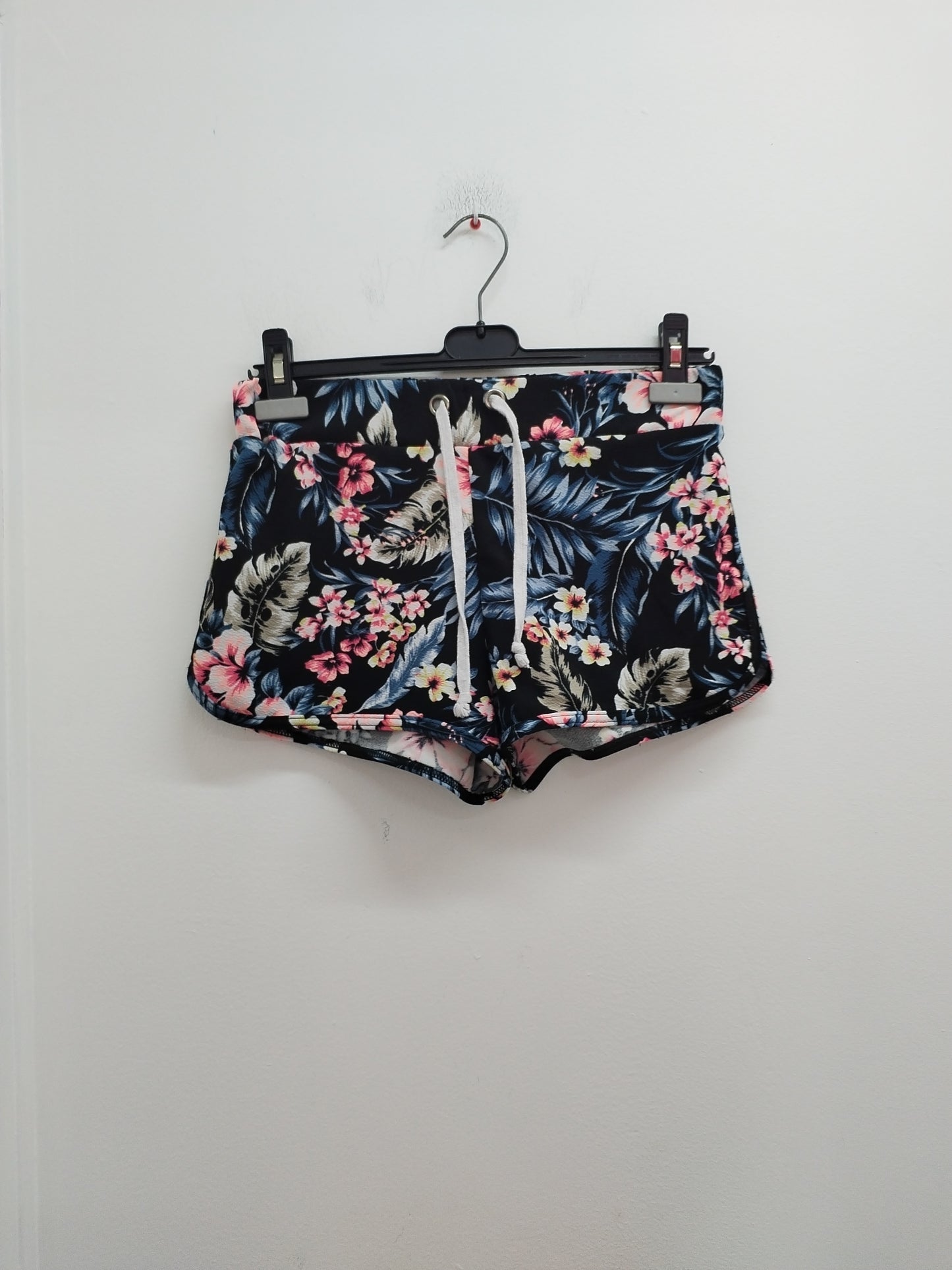Short Mim noir fleuri Taille 36