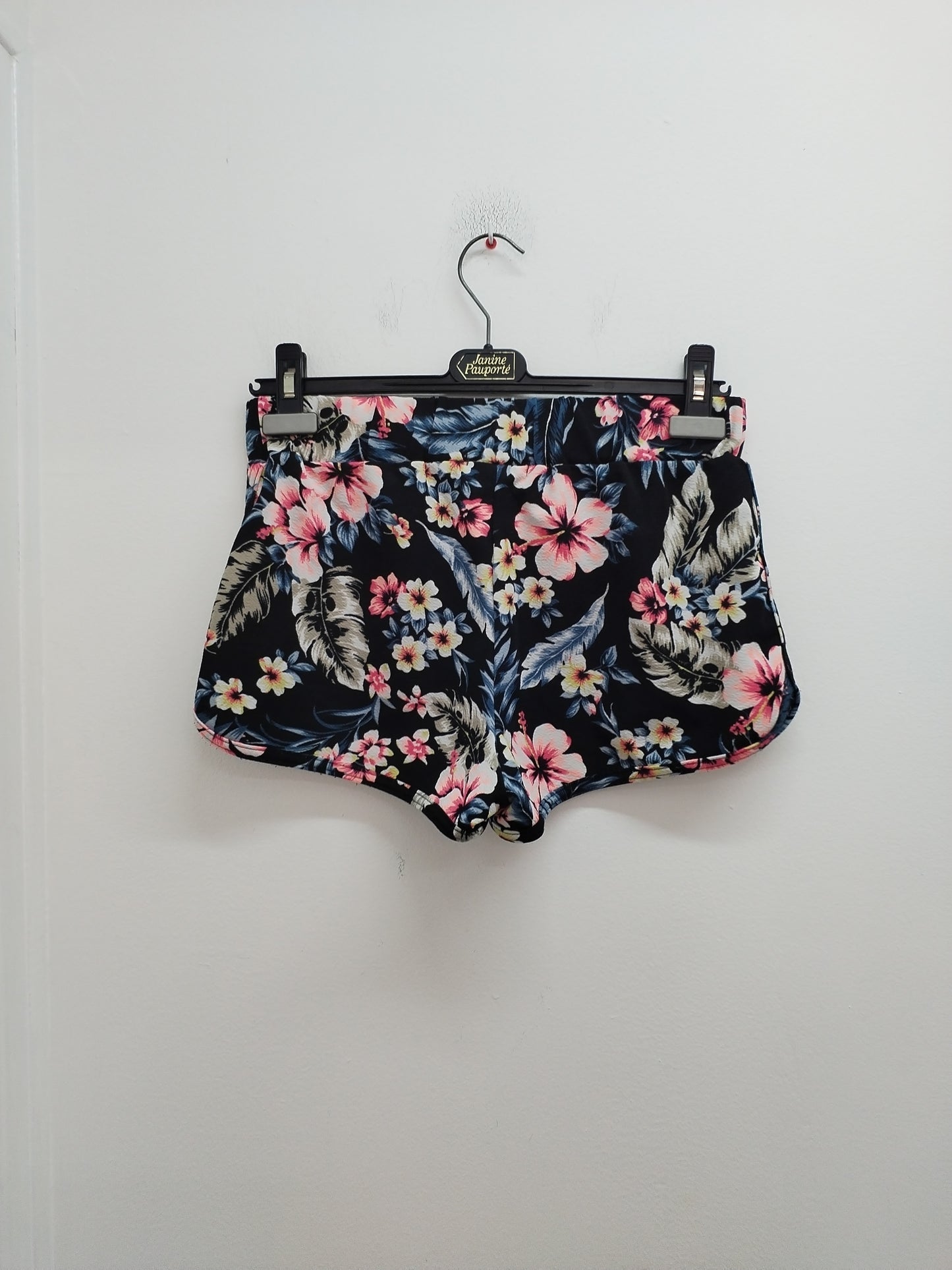 Short Mim noir fleuri Taille 36