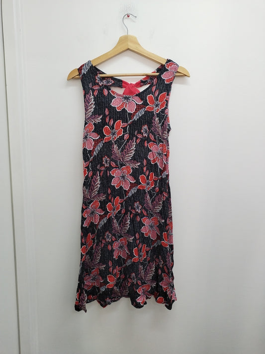 Robe sans manches noire fleurie Taille 40