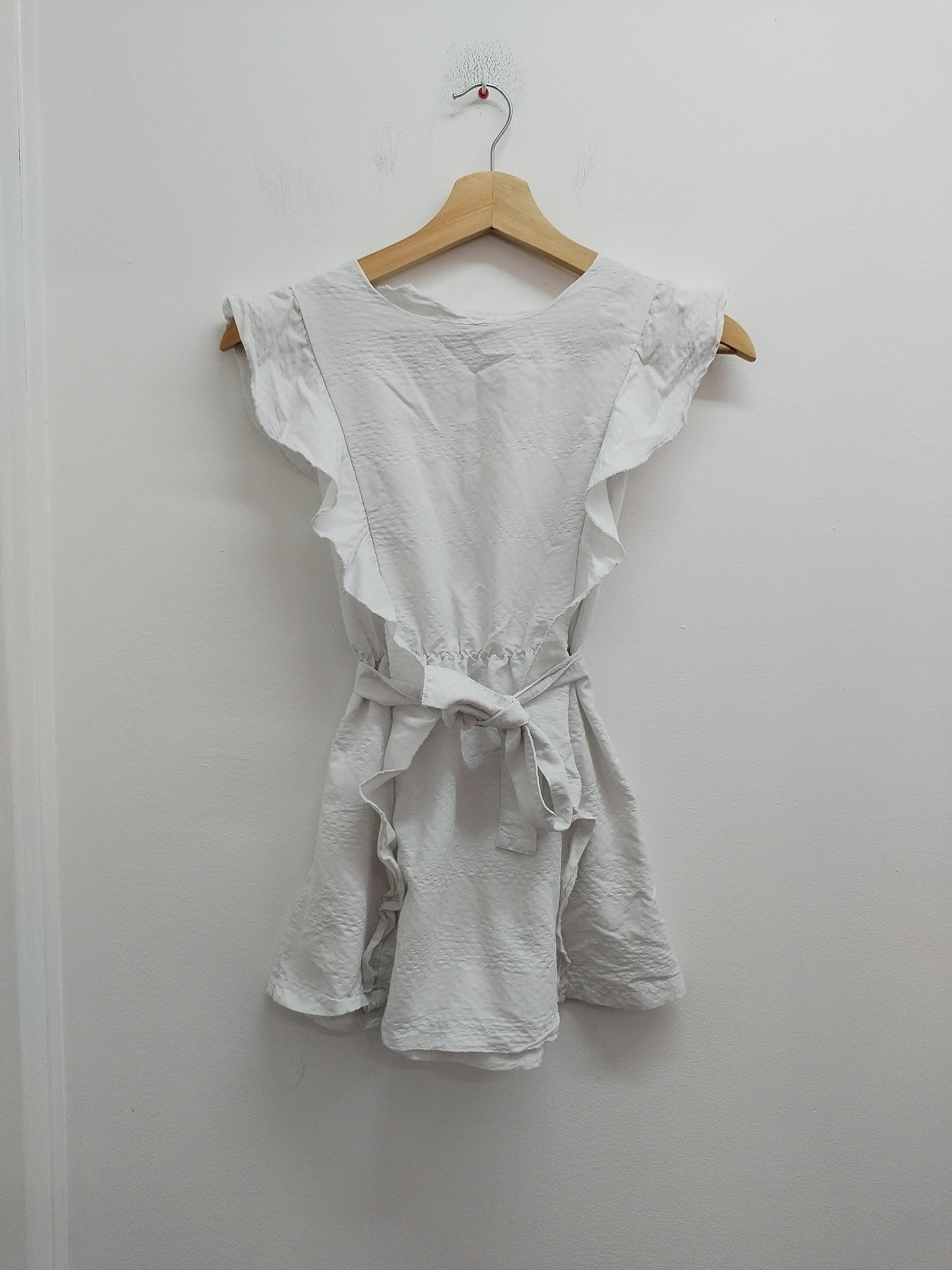 Robe sans manche Kiabi blanche avec volants Taille 8 Ans