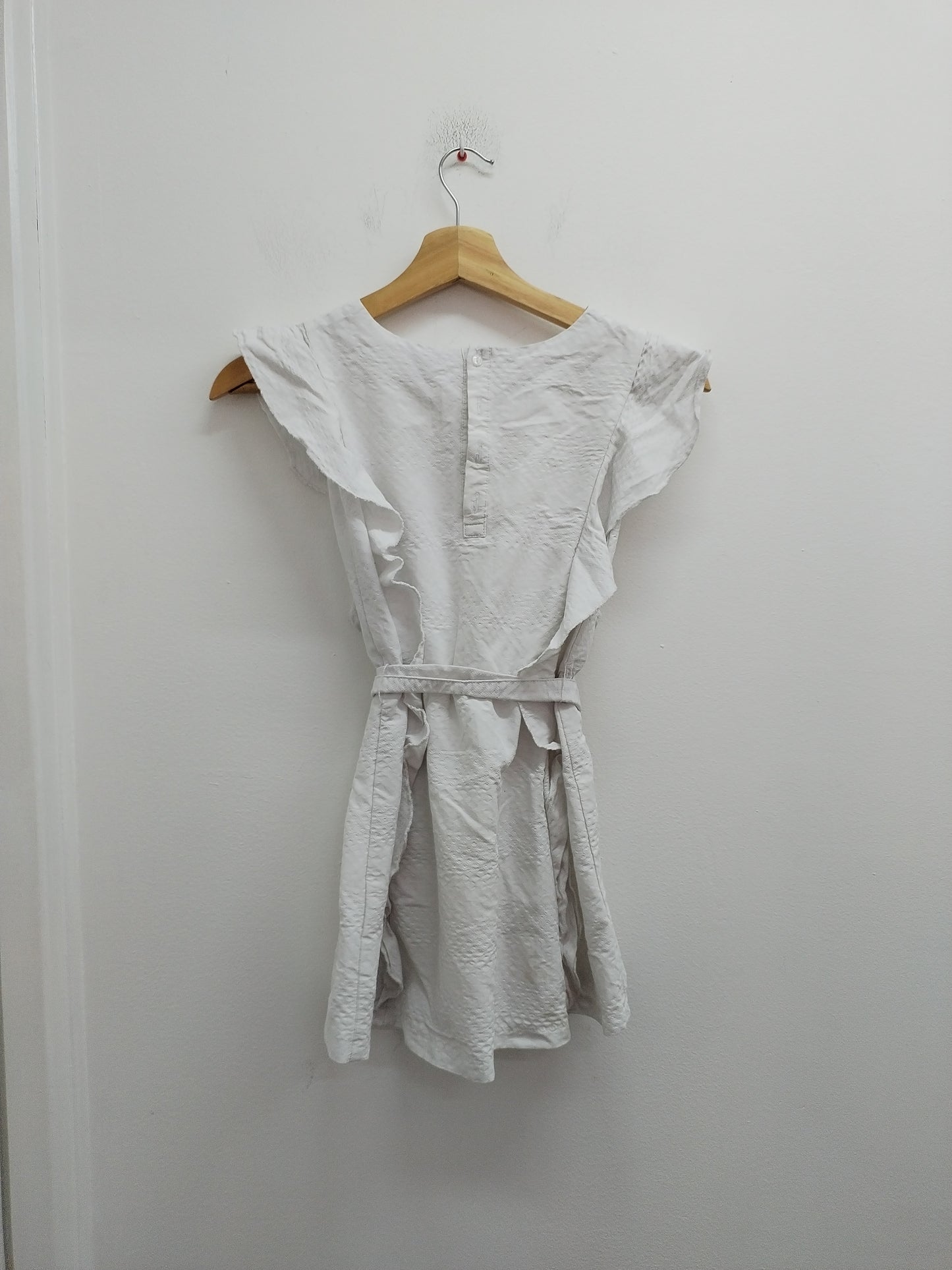 Robe sans manche Kiabi blanche avec volants Taille 8 Ans