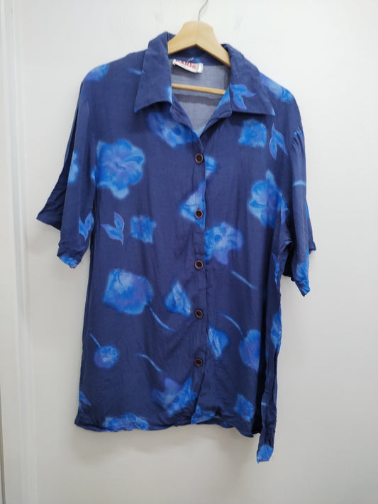 Chemise manches courtes Belles de Paris bleue fleurie Taille 46/48
