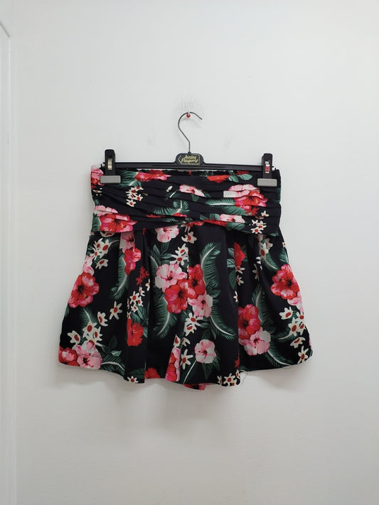 Short L'Olive verte noir fleuri Taille 40