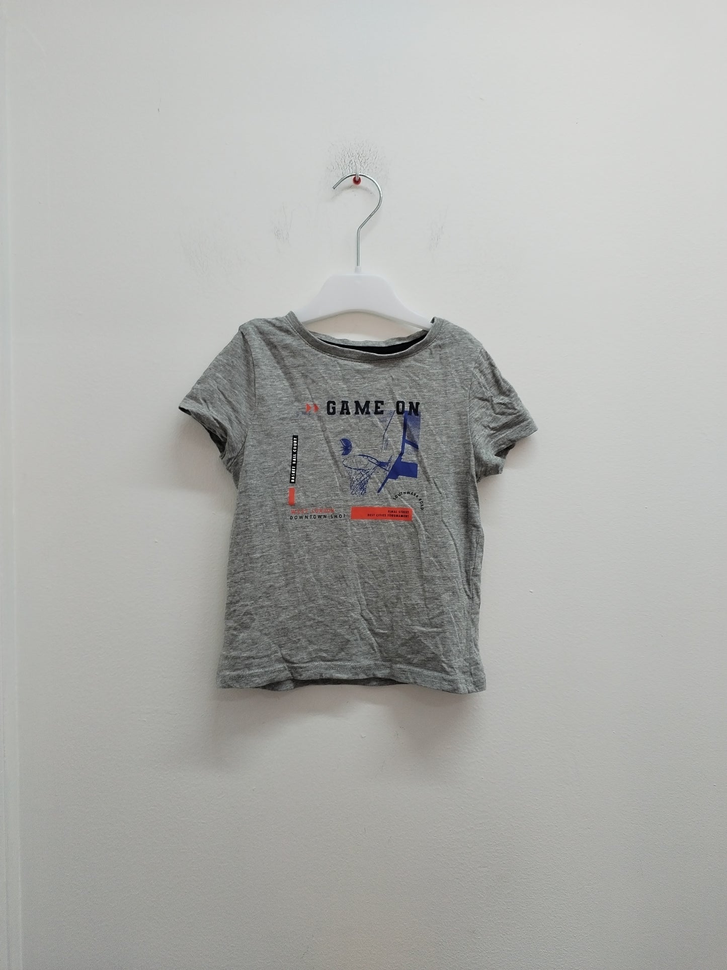 T-shirt Kiabi gris avec impression taille 3 Ans