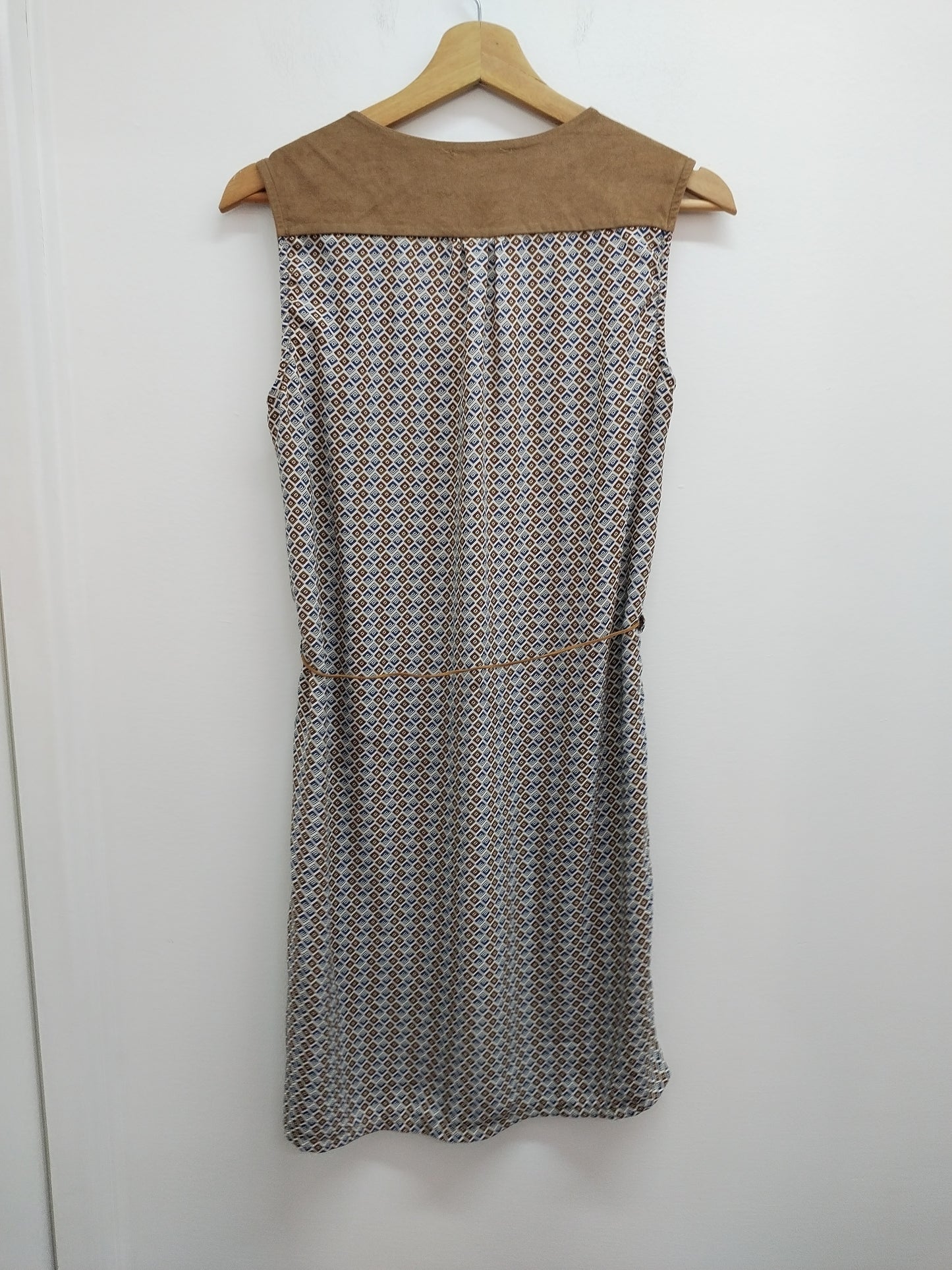 Robe sans manches Mim marron, beige et bleue à motifs géométriques Taille 36