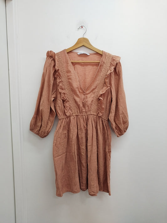 Robe manches 3/4 Zara vieux rose avec volants Taille S