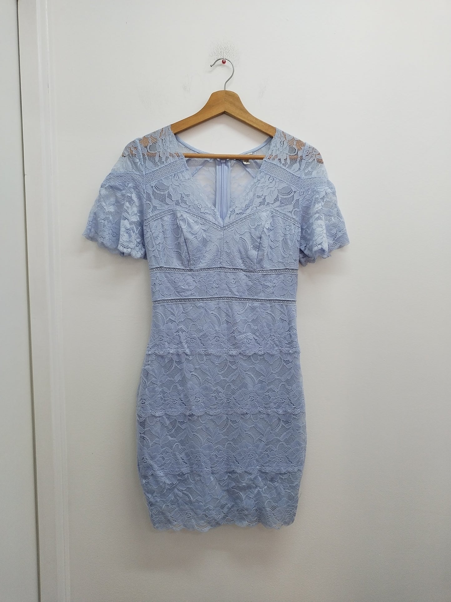 Robe manches courtes Guess bleue claire avec dentelle Taille M