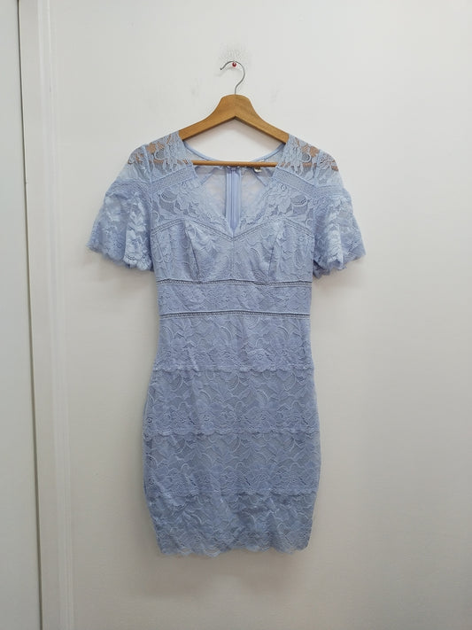 Robe manches courtes Guess bleue claire avec dentelle Taille M