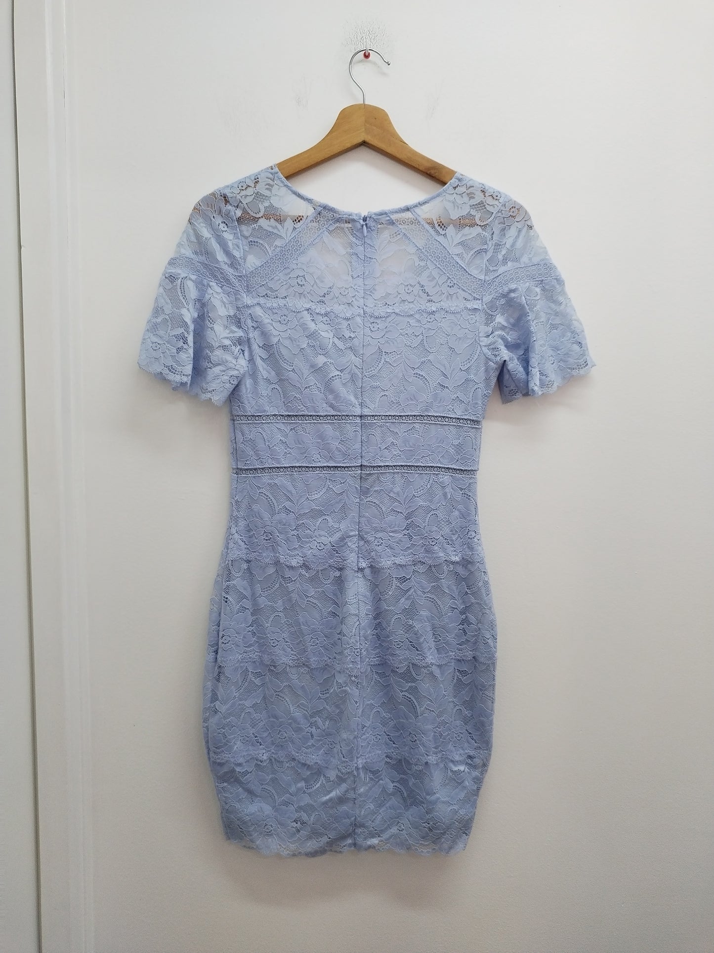 Robe manches courtes Guess bleue claire avec dentelle Taille M