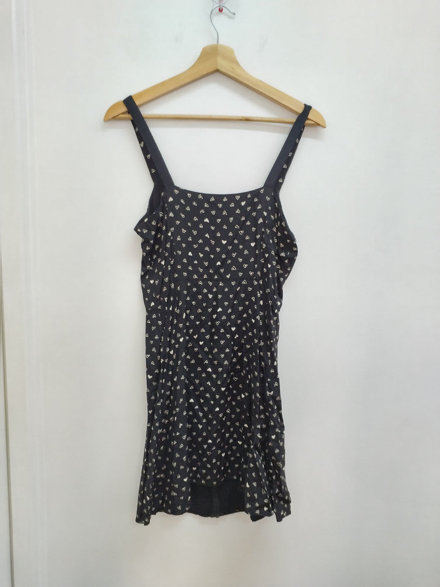 Robe à bretelles Naf-Naf noire avec petits cœurs blancs Taille 38