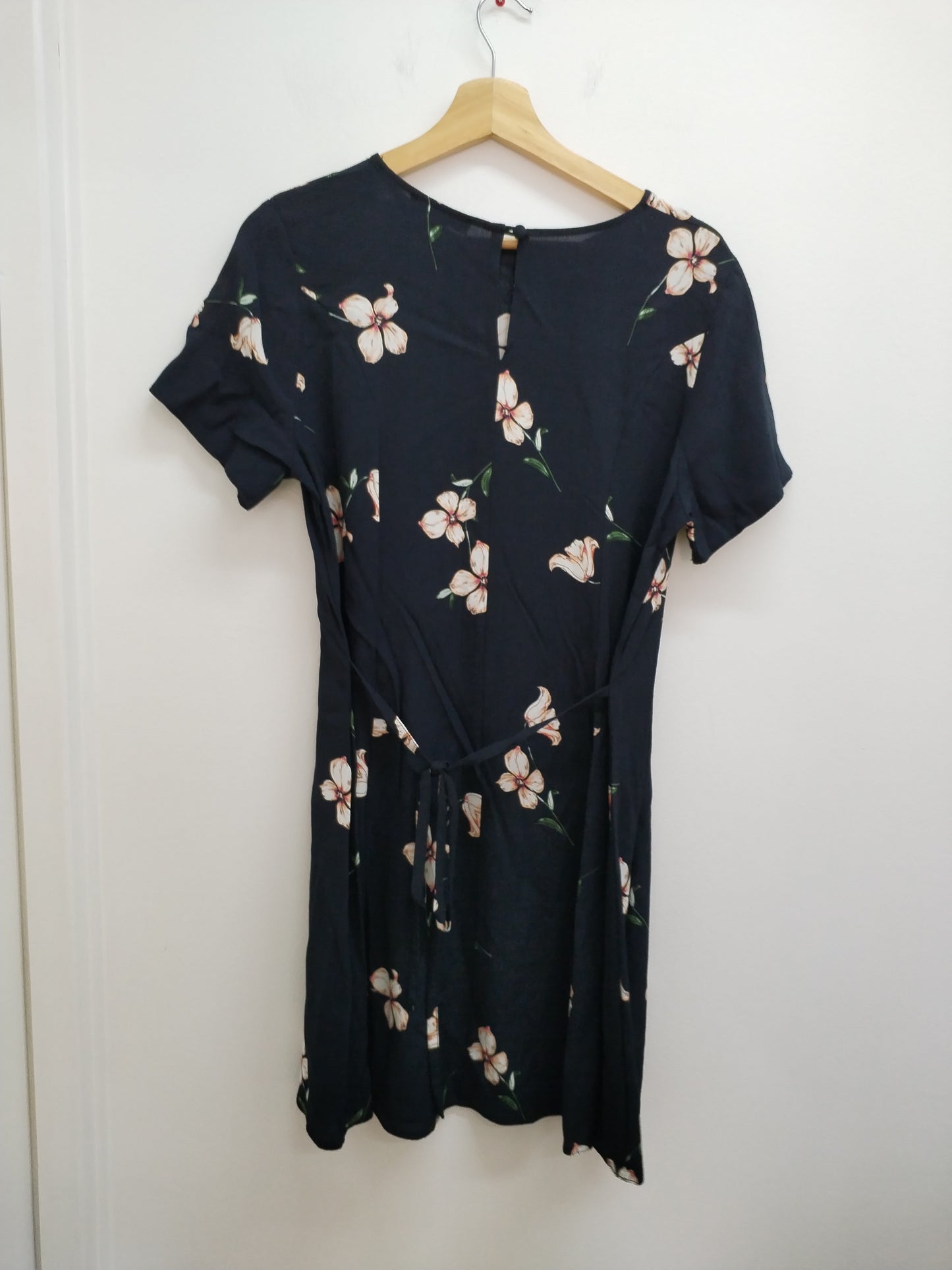 Robe manches courtes Primark noire fleurie Taille 42