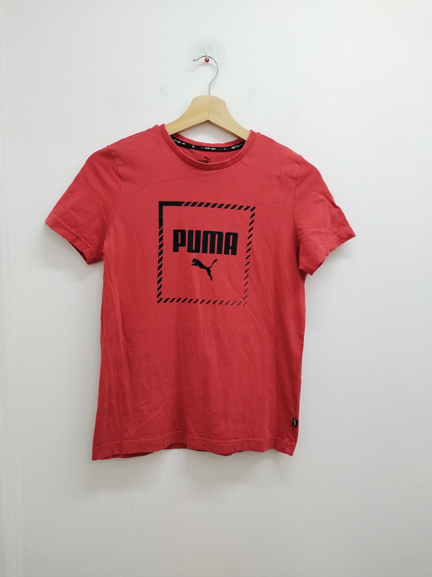 T-shirt Puma rouge avec impression Taille 13/14 Ans