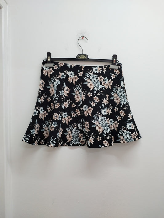 Jupe courte Bershka noire fleurie Taille L