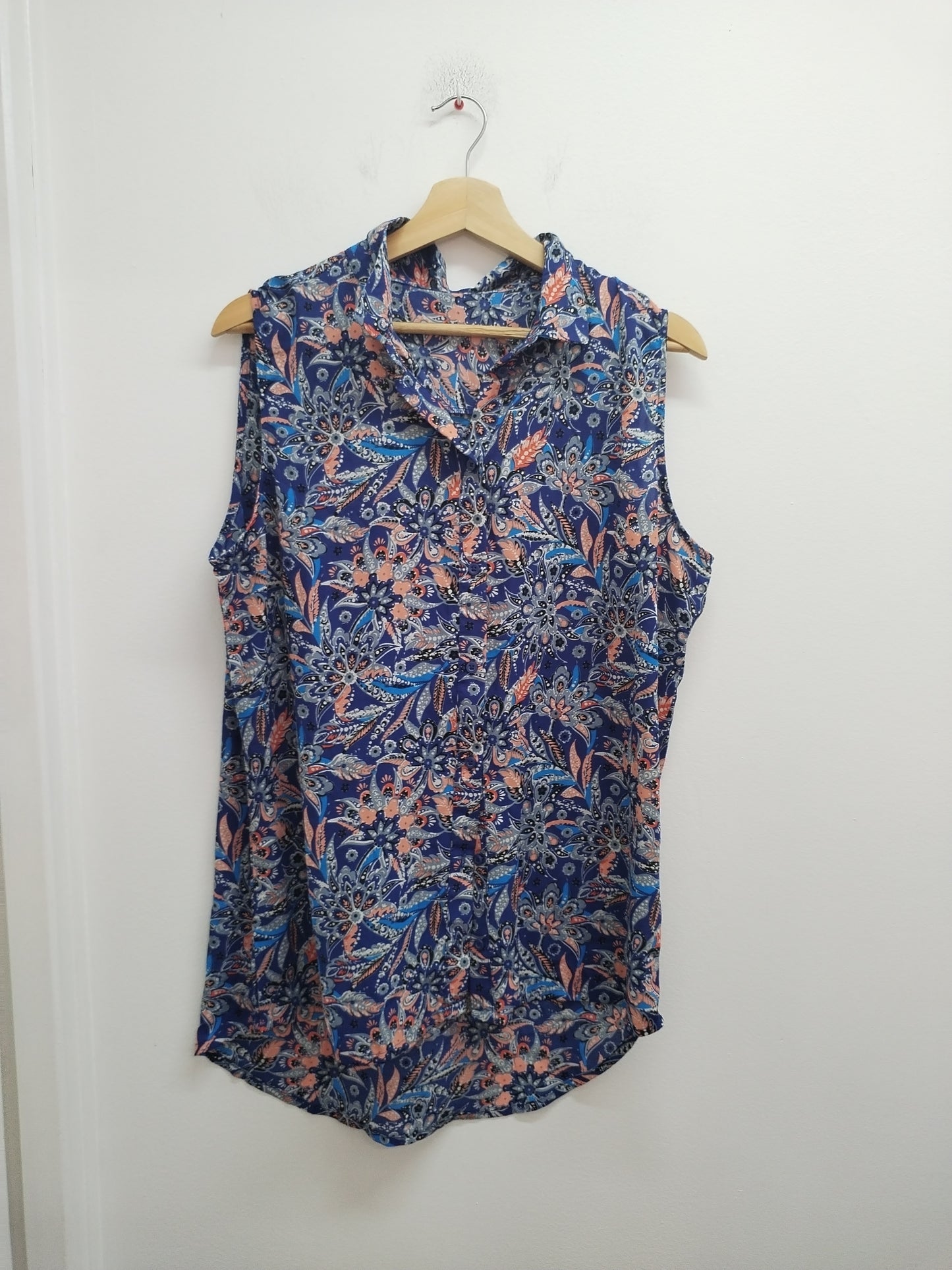 Chemise sans manche La Halle bleue à motifs Taille 44