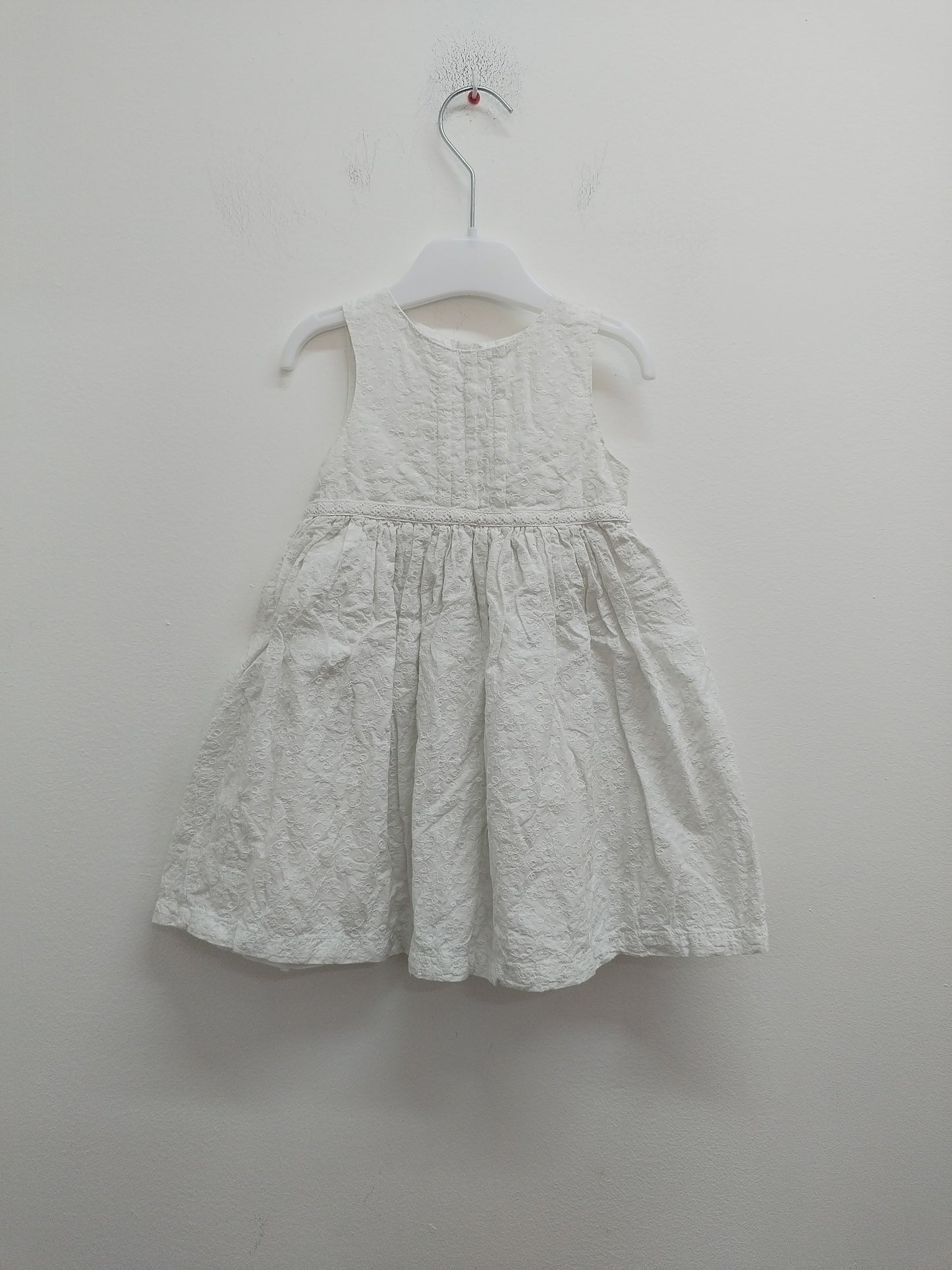 Robe sans manche Young Dimension blanche avec broderie Taille 9/12 Mois
