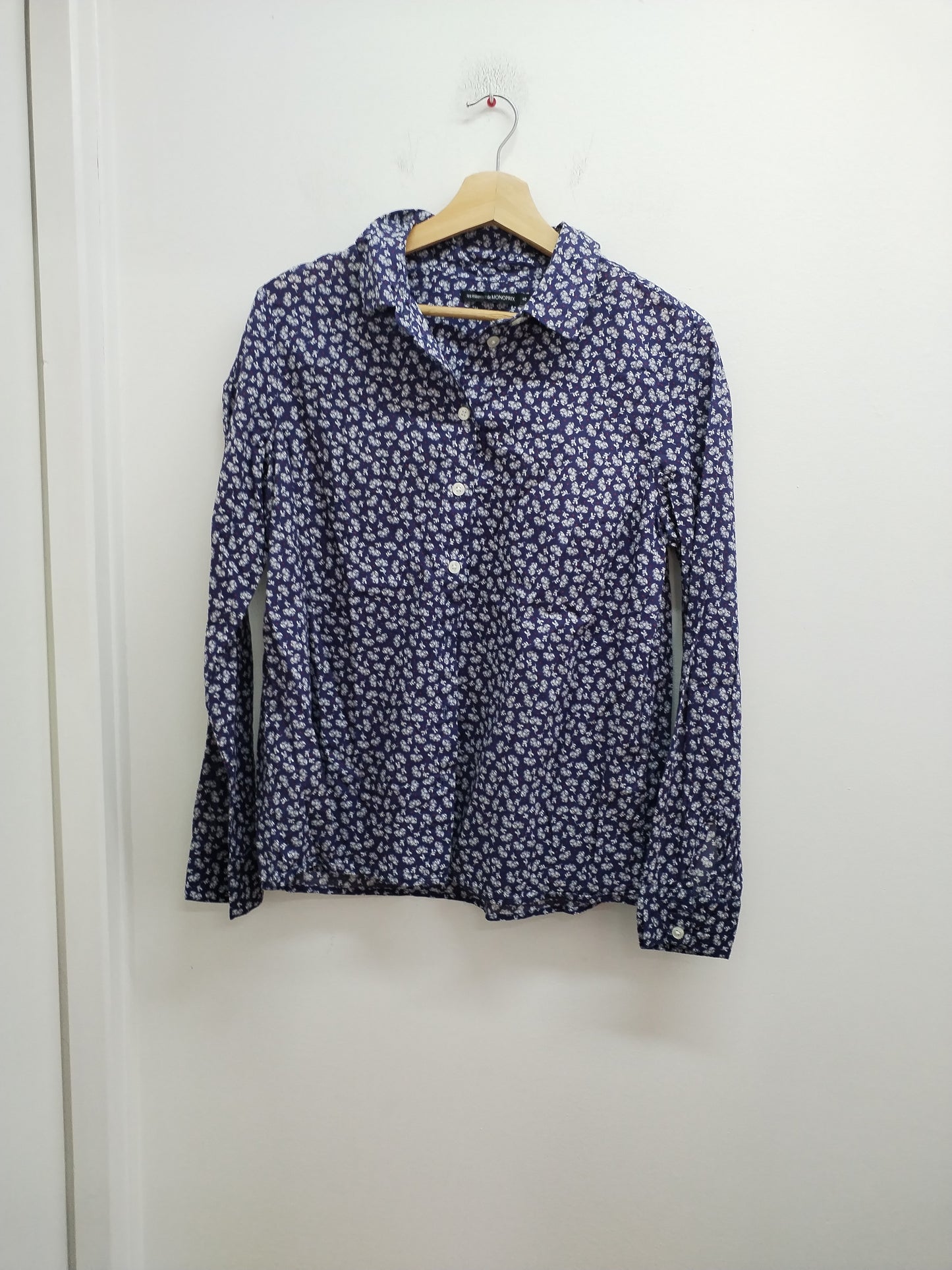 Chemise manches longues Monoprix marine fleurie Taille 40