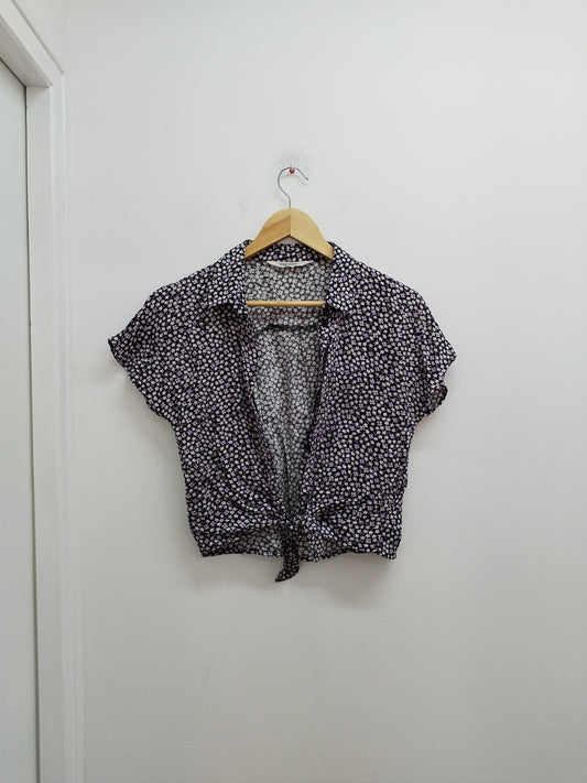 Chemise courtes à nouer manches courtes H&M noire fleurie Taille 13/14 Ans