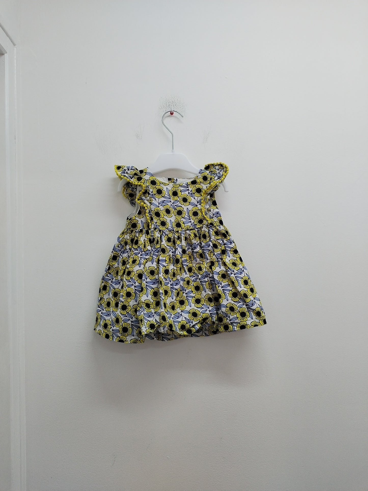 Robe sans manche DPAM blanche fleurie Taille 12 Mois