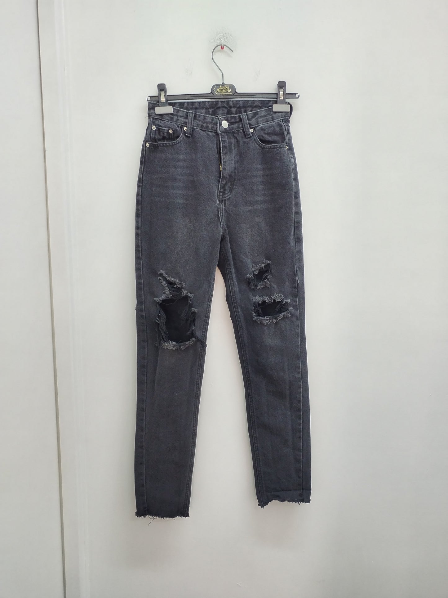 Jeans Shein noir délavé avec "trous" aux genoux Taille XS