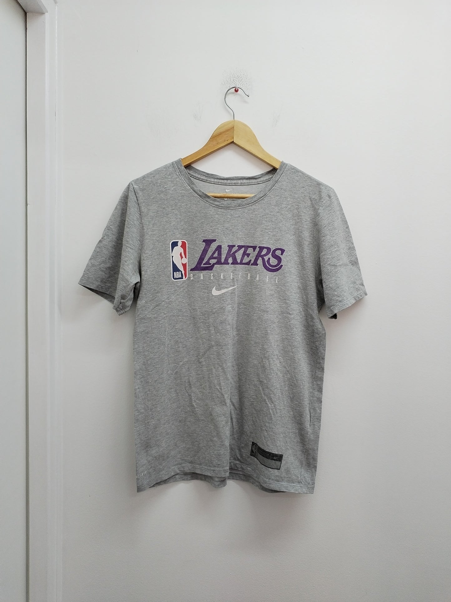 T-shirt Nike gris clair avec impression Taille 14 Ans