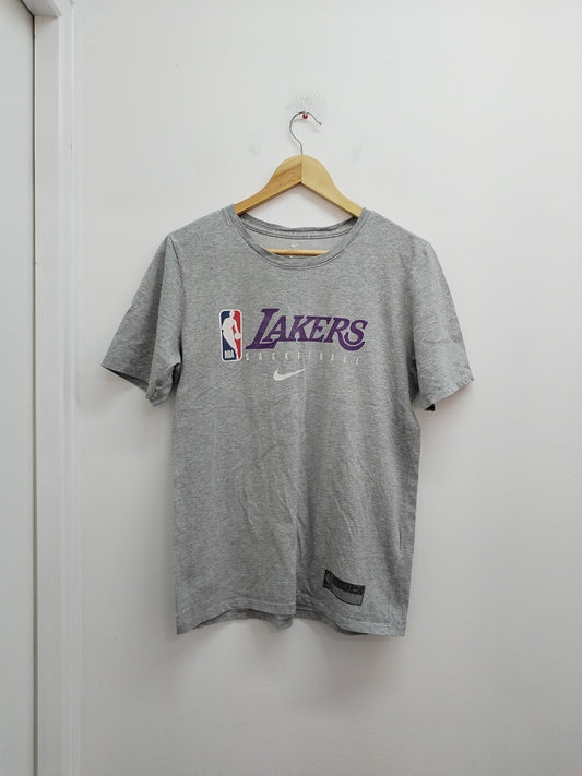 T-shirt Nike gris clair avec impression Taille 14 Ans