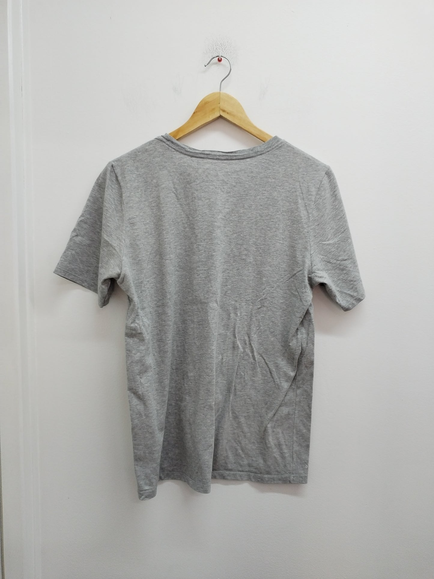 T-shirt Nike gris clair avec impression Taille 14 Ans