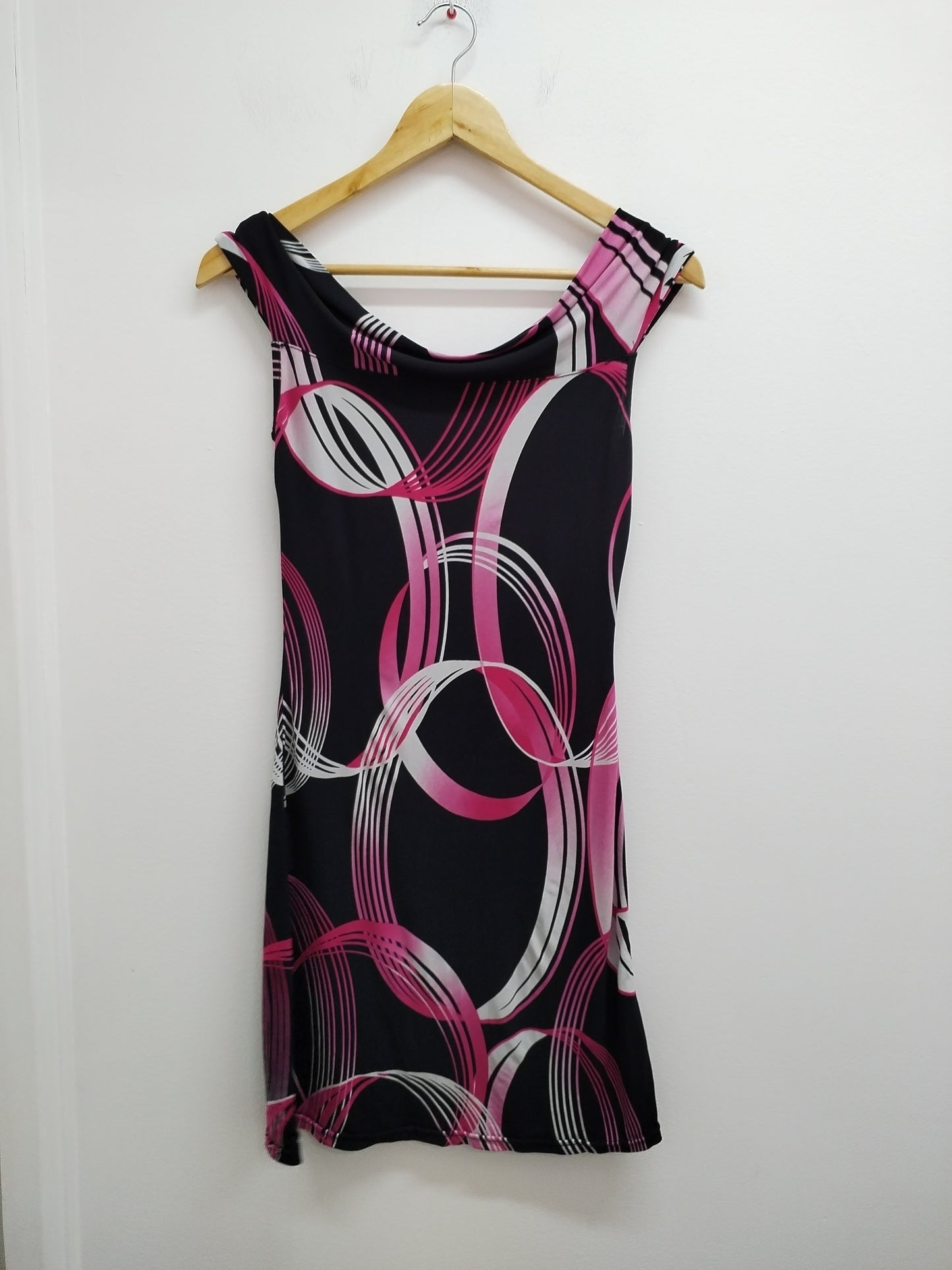 Robe sans manches noire à motifs roses Taille S