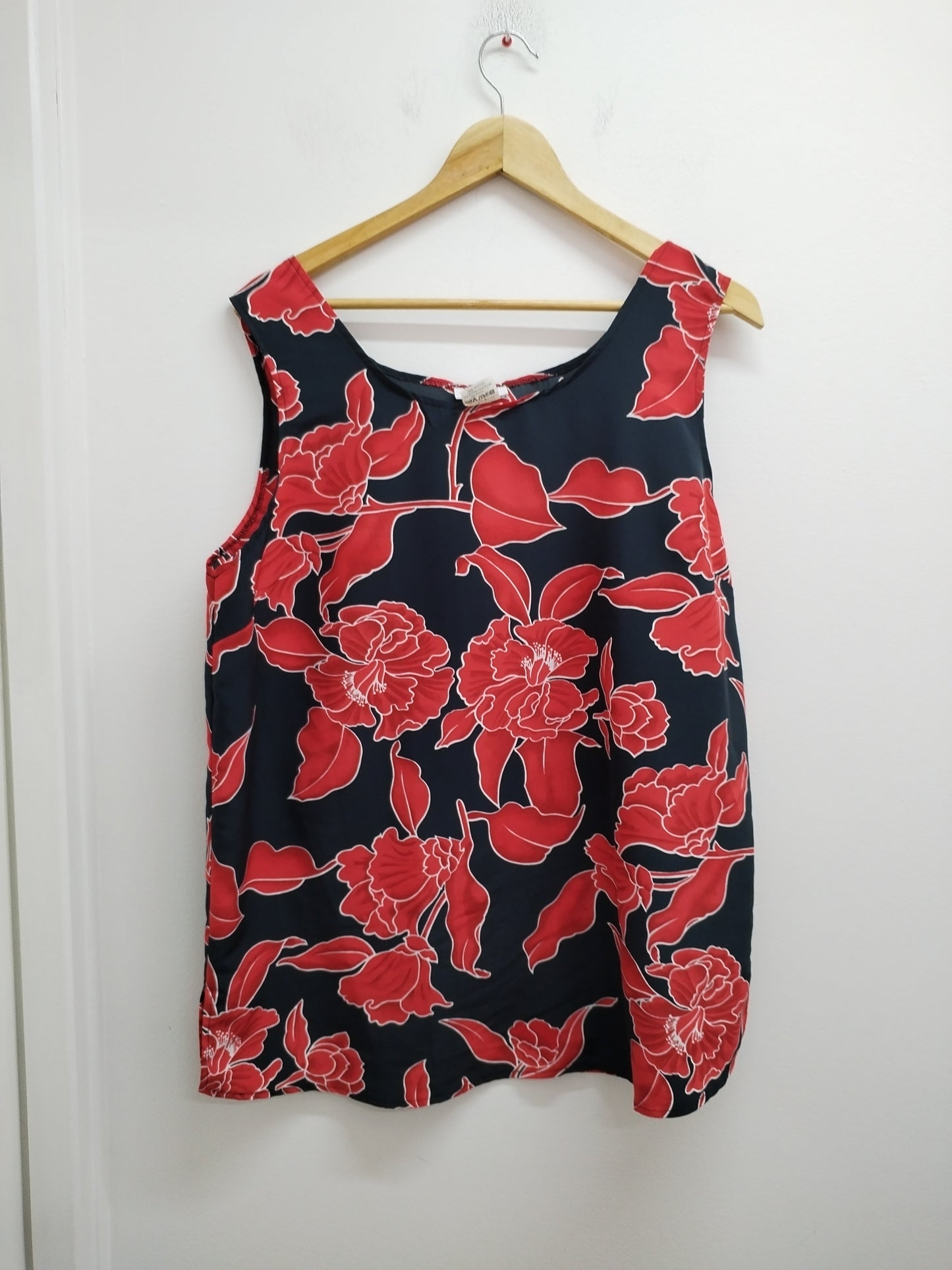 Débardeur fluide Berger du Mord noir fleuri Taille 46/48