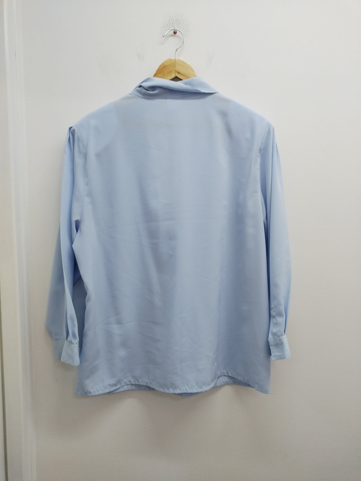 Chemise manches longues bleue claire avec dentelle Taille 46/48