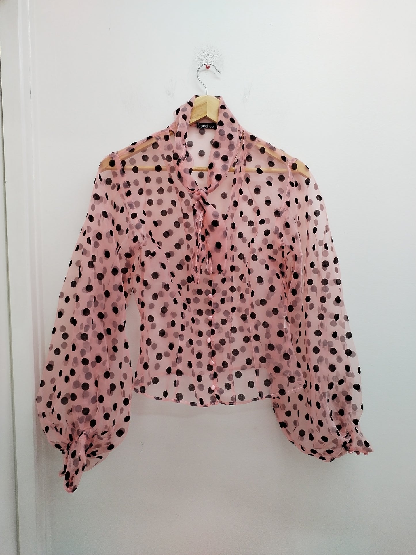 Chemise transparente manches bouffantes Boohoo rose à pois Taille 36