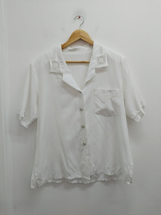 Chemise manches courtes avec dentelle blanche Taille L