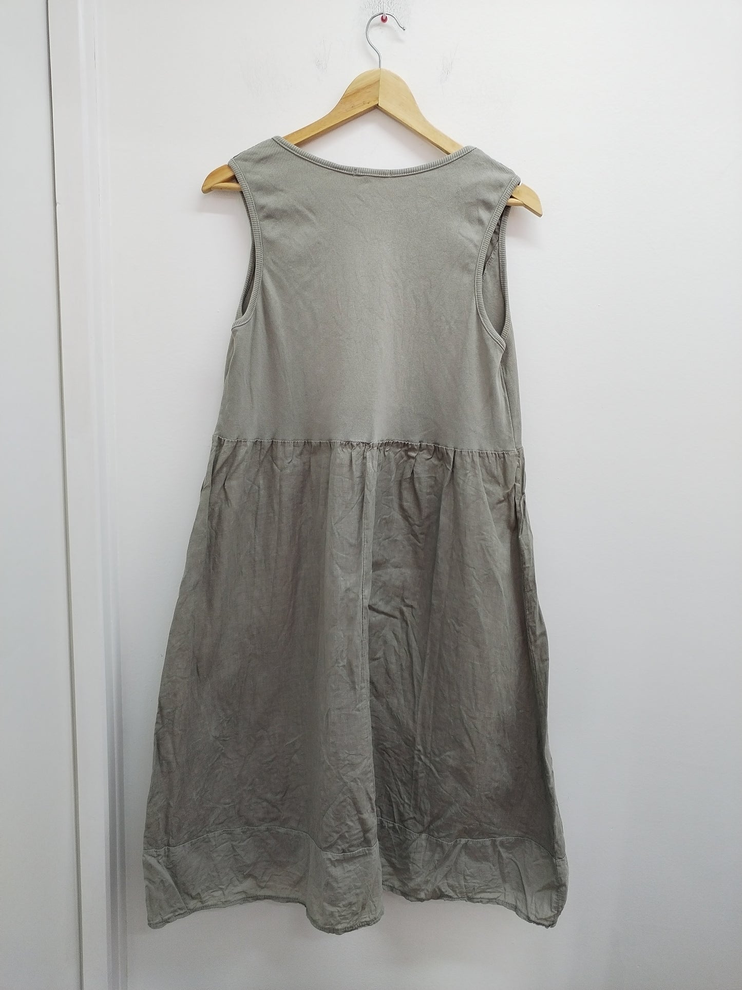 Robe sans manches Ambra taupe Taille 44