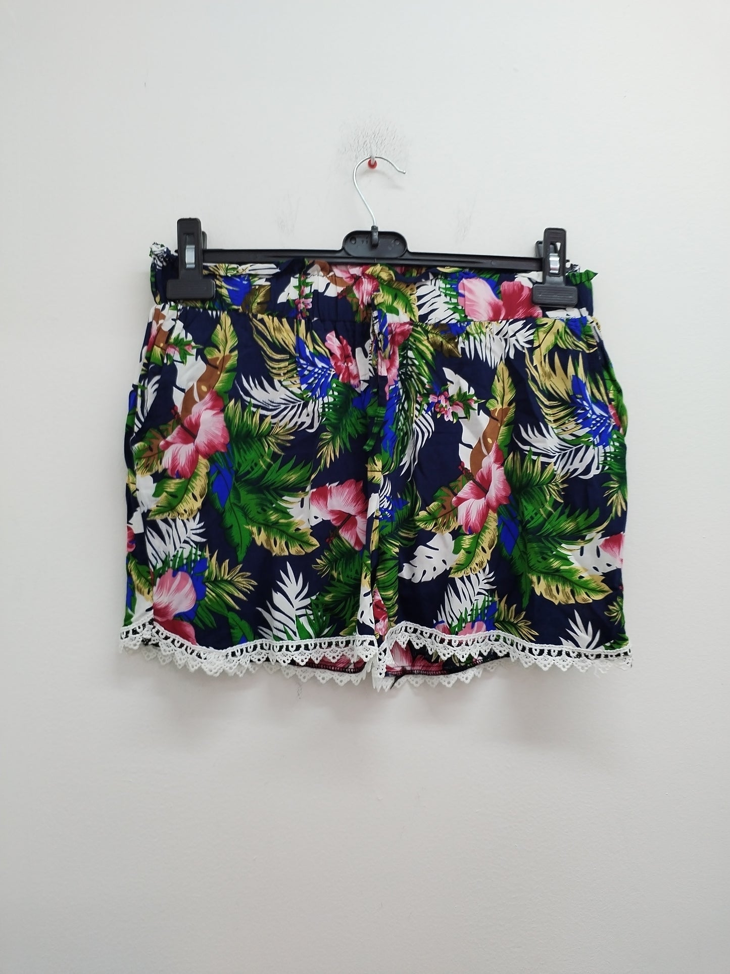 Short bleu marine fleuri avec dentelle Taille M/L