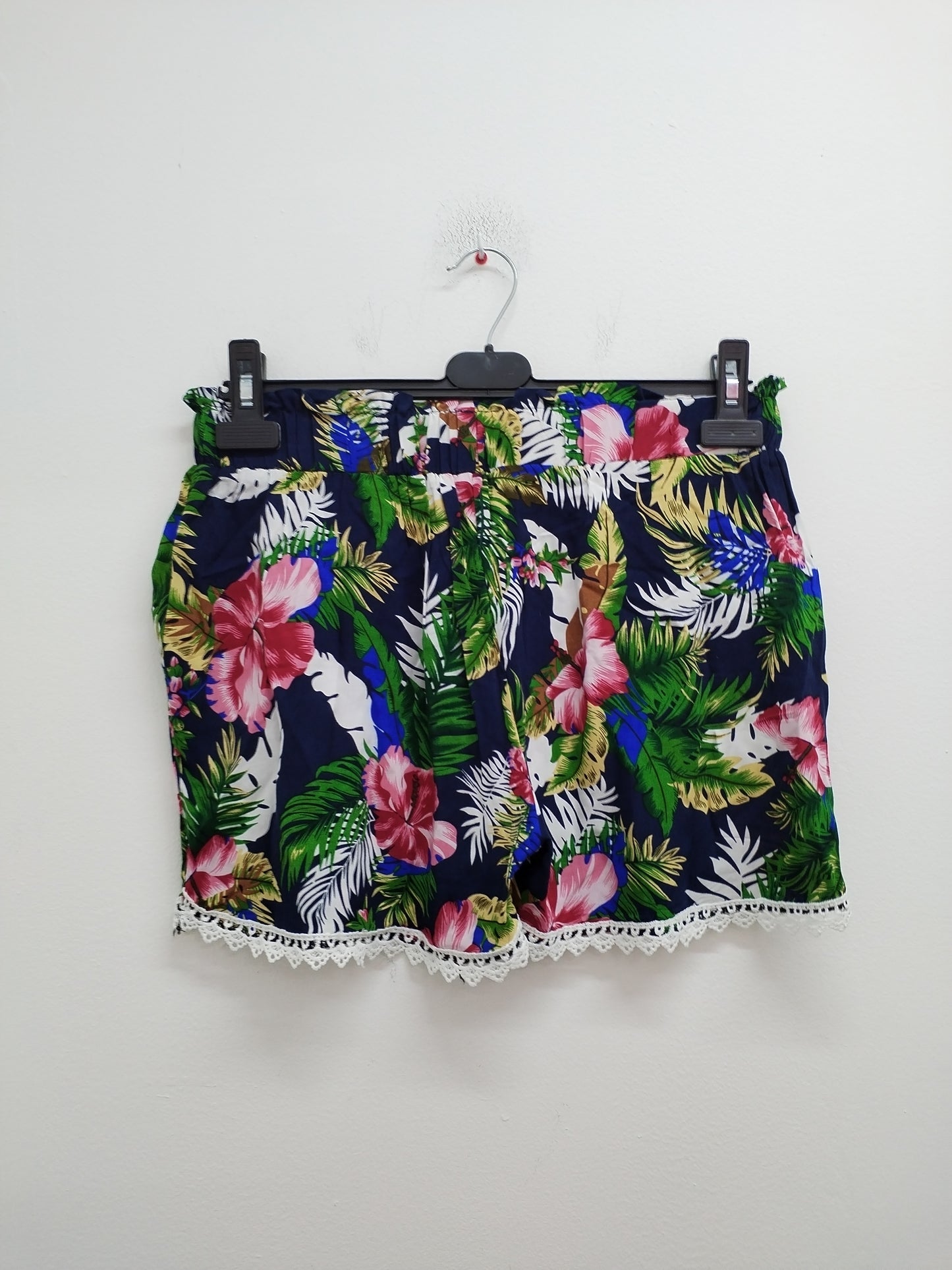 Short bleu marine fleuri avec dentelle Taille M/L