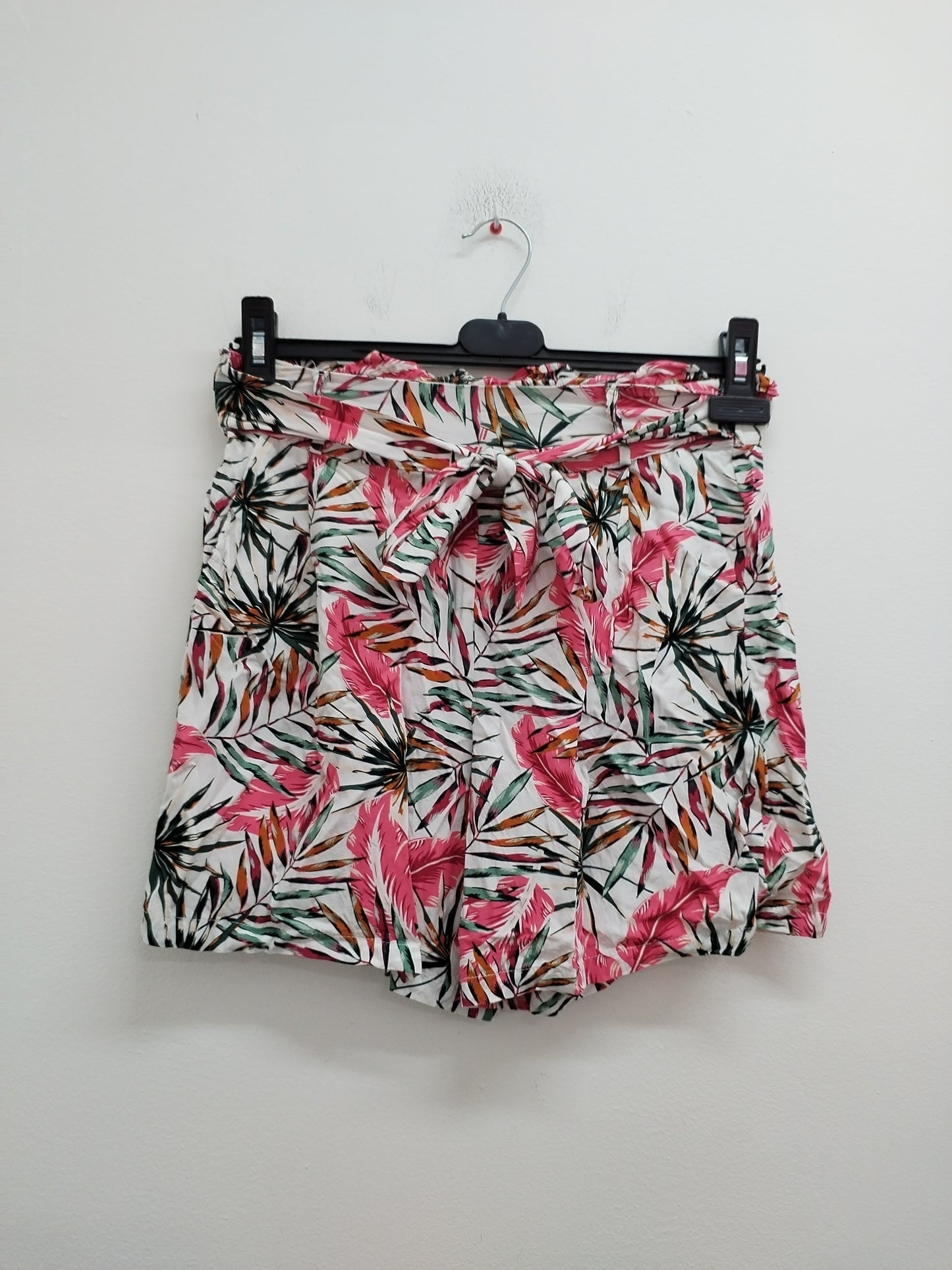 Short Tissaia blanc fleuri avec ceinture Taille 38