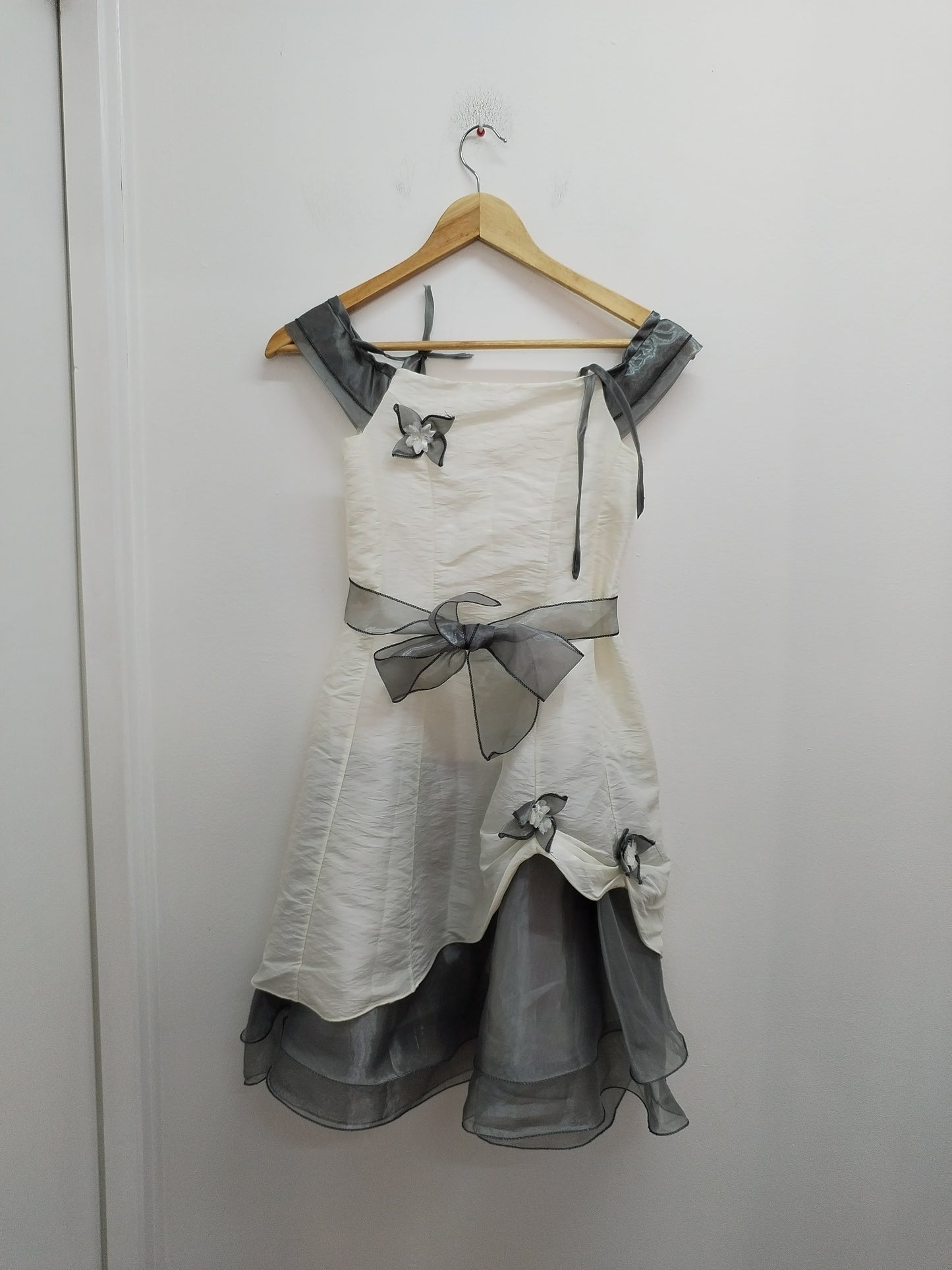 Robe de cérémonie manches courtes blanche et grise Taille 8 Ans